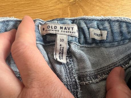 Dievcenske dzinove sortky, 140