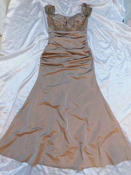 Kvalitne slavnostne saty, 38