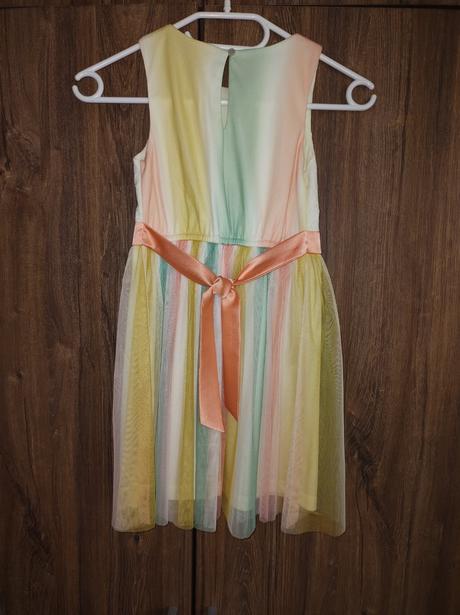 Spoločenské šaty, 122