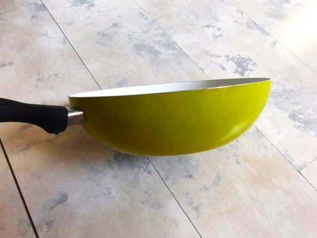 Keramická wok panvica,