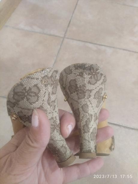 Guess slapky, guess,37