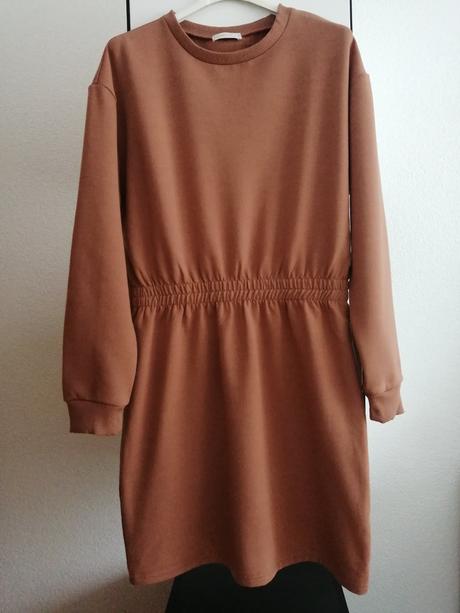 Pekné pohodlné teplákové šaty, m