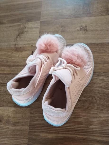 Lahucke tenisky s bambulou, 32