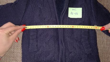 Teply svetrik, lupilu,92