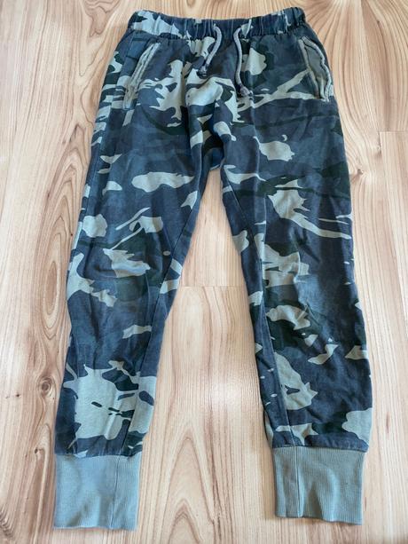 Reserved tepláky 146, reserved,146