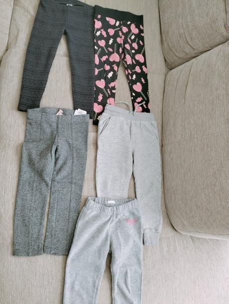 Tepláky a leginy, 104