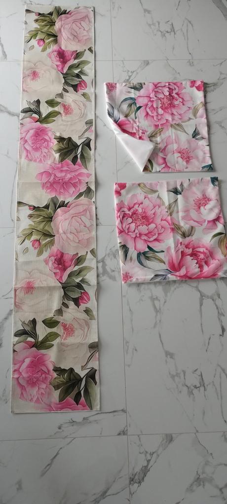 Obrus behúň aj vankúše, 