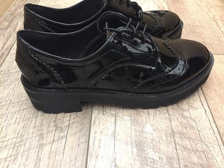 Lakované mokasiny, 38