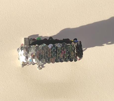 Naramok s obojstrannymi flitrami, 