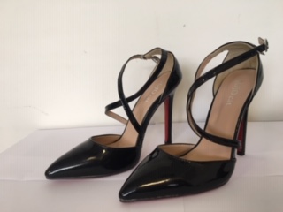 Čierne lodičky, 38