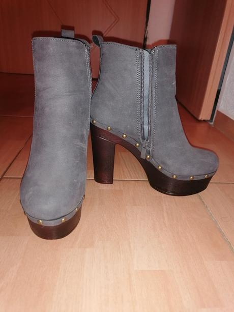 Kotnikove čižmy, 37