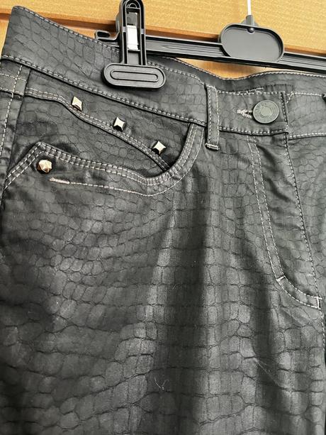 Koženkové nohavice s jemným vzorom, 36