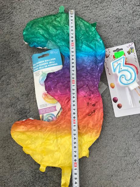 Sviecky na tortu a balony s cislom 3,