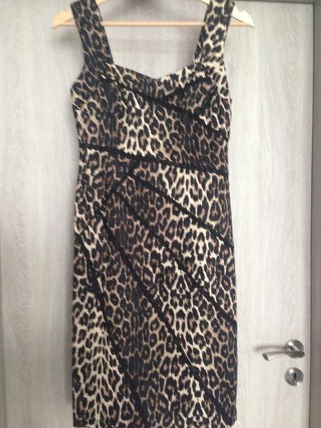 Predam spolocenske saty od navrha julien macdonald, 36