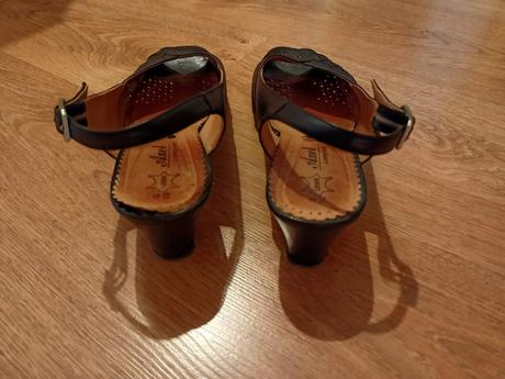 Sandálky kožené veľ. 40, 40