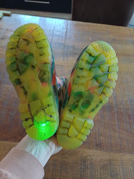 Gumáky svietiace, 31