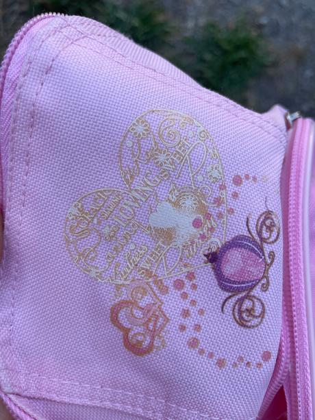 Predám 2 dievčenské ruksaky+ kozmetička taška, disney