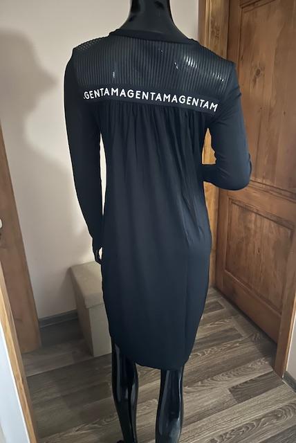 Pekné čierne športové šaty s vreckami zn. magenta, l / m