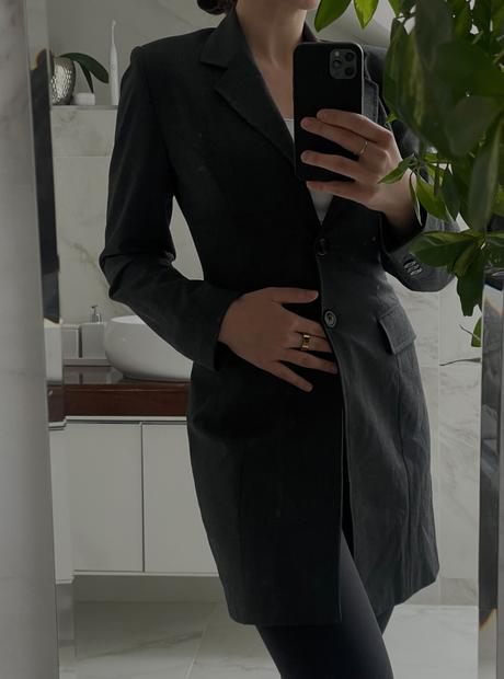 Čierne dlhšie sako, s