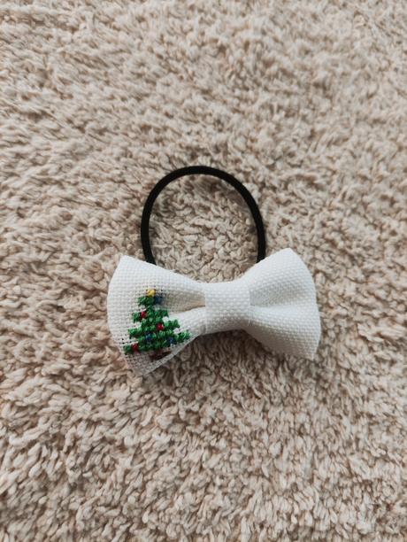 Vyšívaná gumička do vlasov,