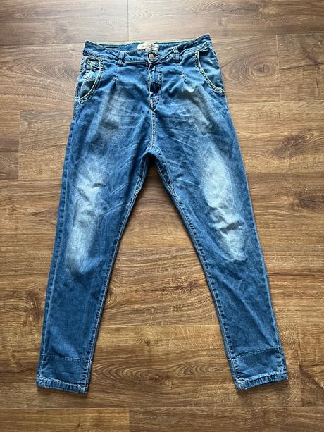 Rifle s nízkym sedom a cvokmi, 28