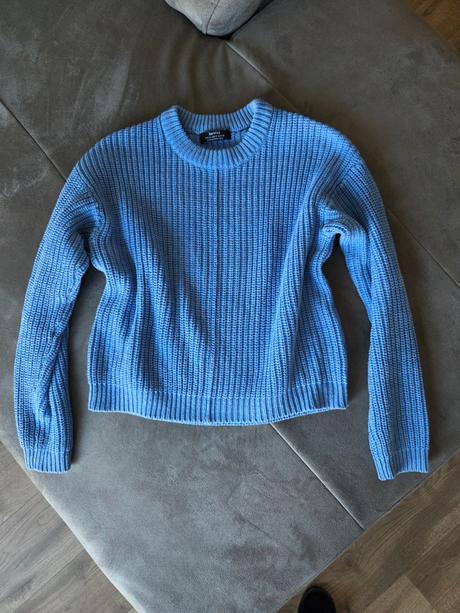 Modrý sveter, bershka,m