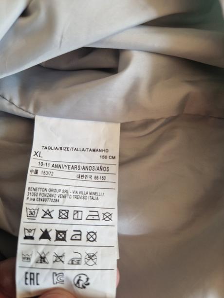 Lahucka nepremokava bunda dievca benetton 146 150, benetton,146