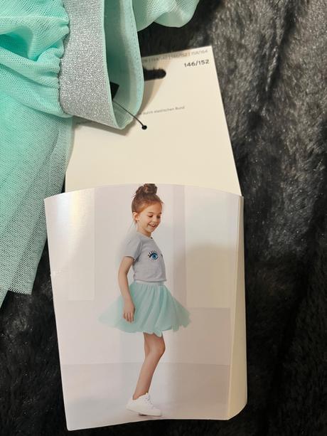 Nenosená tylová sukňa, 146