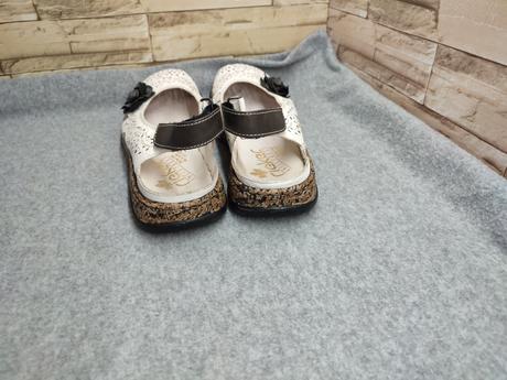 Rieker 42 - dámske dierkované kožené našuchovačky, rieker,42