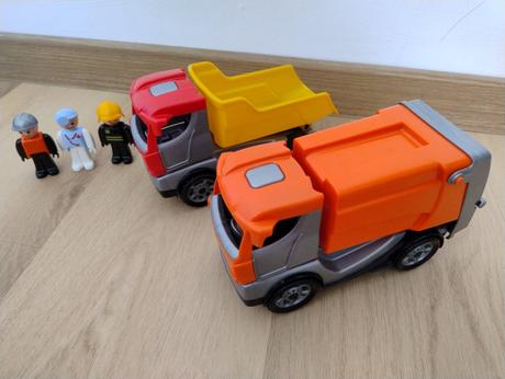 Smetiarske a nákladné auto,