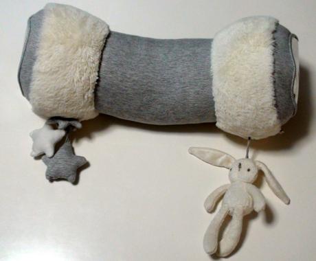 Plyšový vankúšik mamas & papas valec - králik,