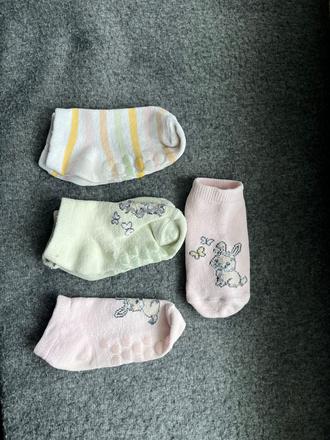 Protišmykové ponožky, 22