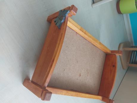 Drevena postielka pre babiku, 