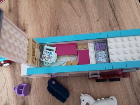 Lego friends 41125 veterinársky príves s koňom, 