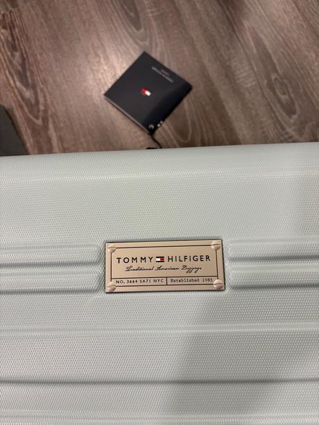 Tommy hilfiger nový velky cestovný kufor, tommy hilfiger
