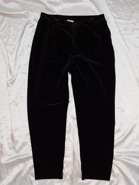 Vila kvalitne velurove nohavice, 42