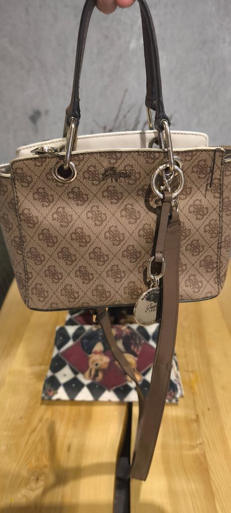 Kabelka guess, guess