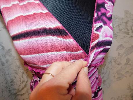 Luxusne pekne saty, xs