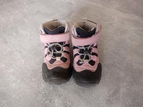 Trekove celoročne topanky, 25