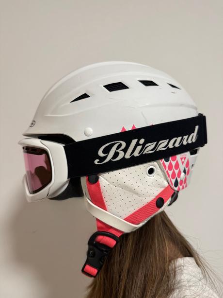 Lyžiarska prilba s okuliarmi, s