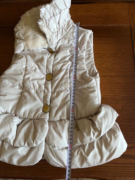 Rozkošná vesta mayoral s kožušinkovým golierom, mayoral,134