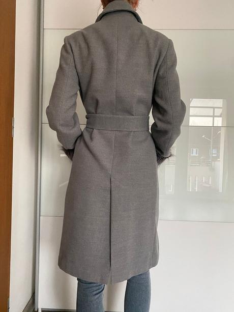 Šedý kabát, calliope,s