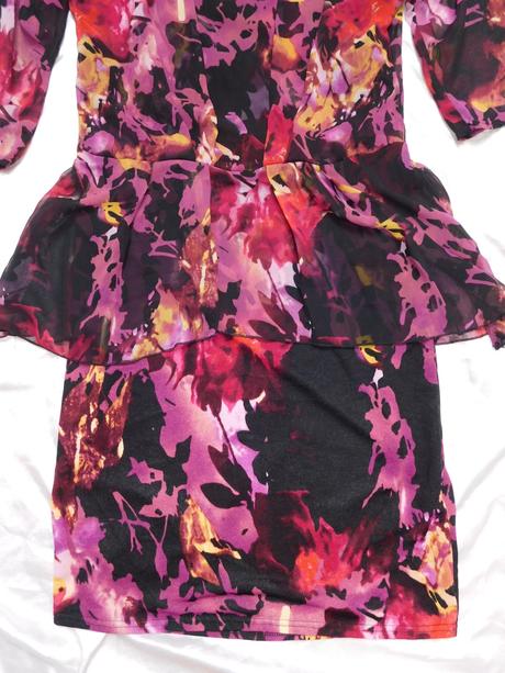 Luxusne velmi pekne saty, 36