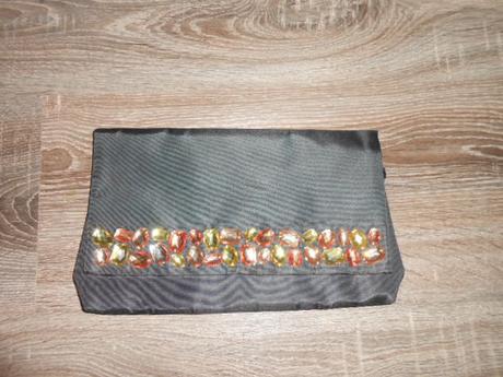 Vera wang elegantna kabelka do ruky,