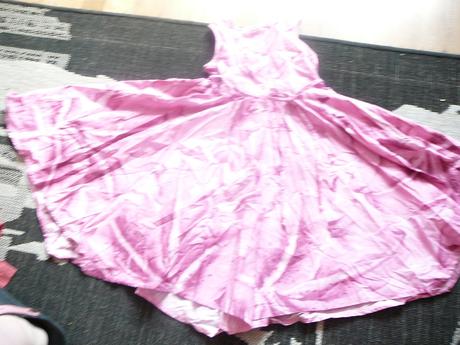 Dievcenske saty, pampolina,110