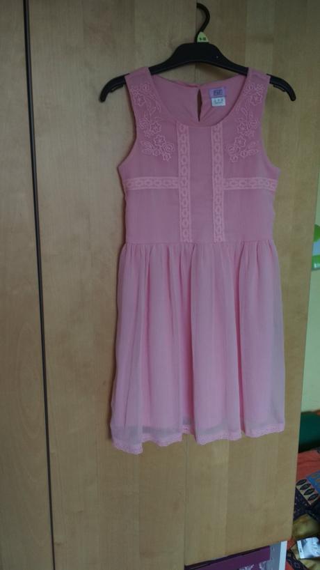 Krásne šaty - nenosené, boli iba oprané, f&f,134