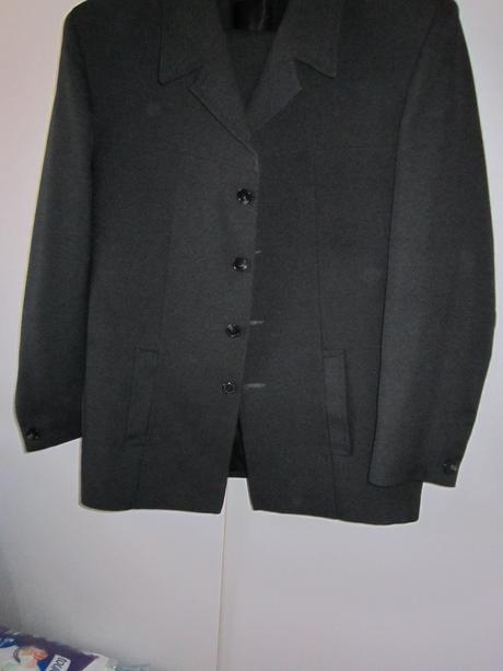 1570. tm. šedý oblek, 46