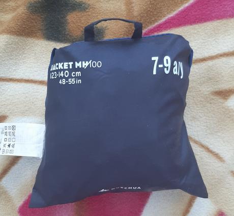 Pršiplast 7-9 rokov, 123-140 velkost, decathlon,128