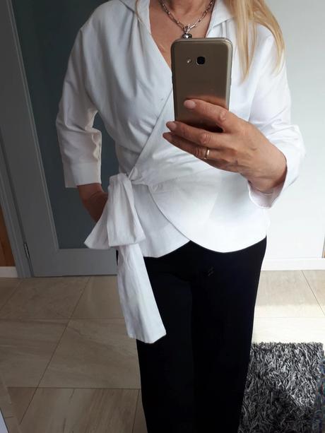 Biela blúzka s viazaním, 40