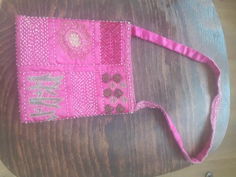 Dievcenska ruzova kabelka do ruky, 